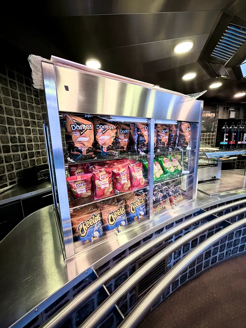 Theke mit Snacks im Bistro pod Kopułami